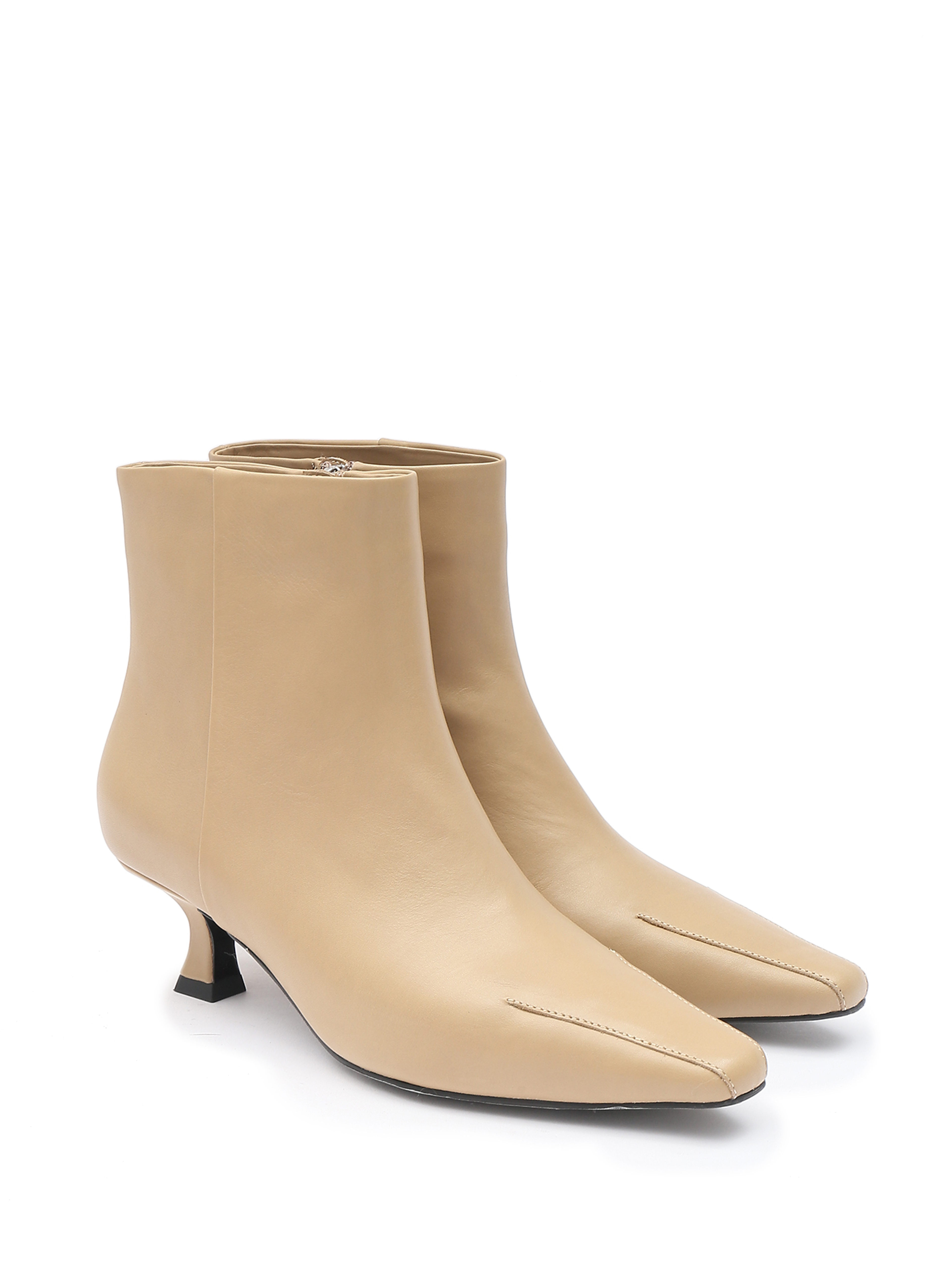 Ботильоны на каблуке-рюмочке